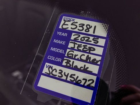 New 2025 Jeep Grand Cherokee Limited w/ Luxury Tech Group II image 38