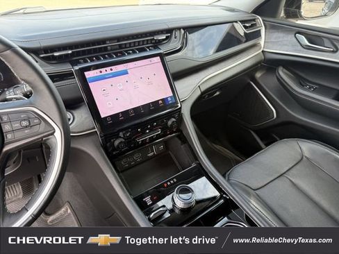 Used 2022 Jeep Grand Cherokee Limited w/ Luxury Tech Group II AWD/4WD image 18