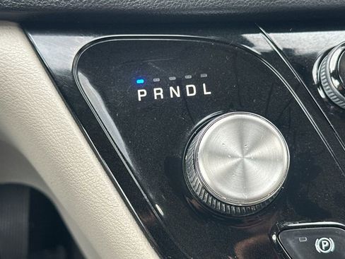 Used 2020 Chrysler Pacifica Touring-L w/ Premium Audio Group image 27