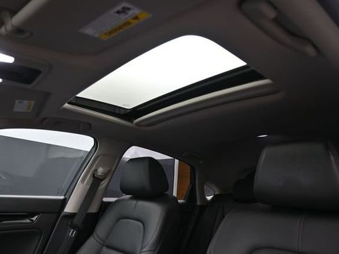 Used 2022 Honda Civic EX-L image 2