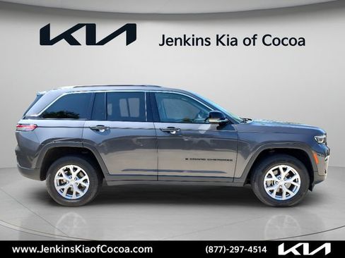 Used 2022 Jeep Grand Cherokee Limited AWD/4WD image 3