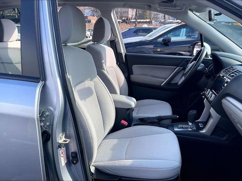Used 2017 Subaru Forester 2.5i Premium image 7