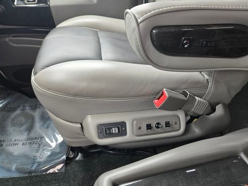 Used 2019 GMC Savana 2500 Explorer Limited SE w/ Enhanced Convenience Package image 17