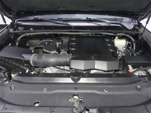 Used 2015 Toyota 4Runner Limited image 12