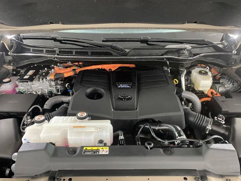 Used 2025 Toyota Tundra TRD Pro AWD/4WD image 9