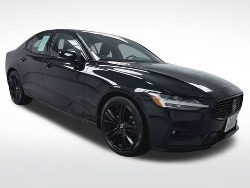 Used 2023 Volvo S60 B5 Plus w/ Climate Package image 2