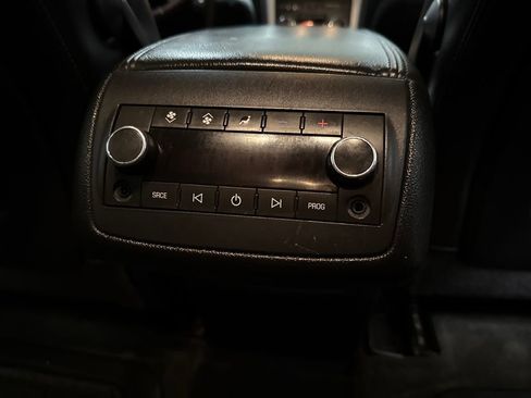 Used 2010 GMC Acadia SLT image 32