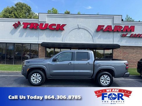 Used 2023 Nissan Frontier SV image 1