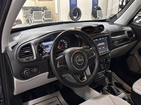 Used 2022 Jeep Renegade Latitude w/ Sun/Sound Group image 16