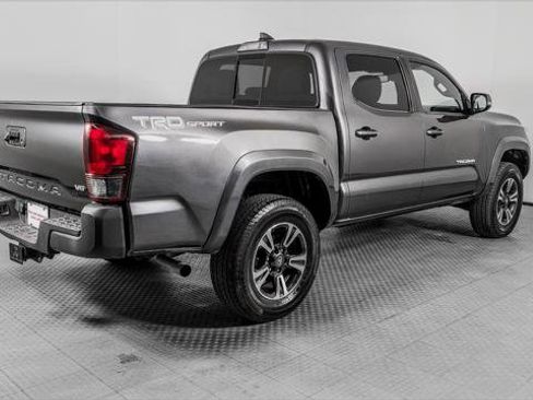 Used 2019 Toyota Tacoma TRD Sport RWD image 8