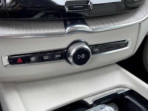 Certified 2022 Volvo XC60 B5 Inscription w/ Advanced Package image 31