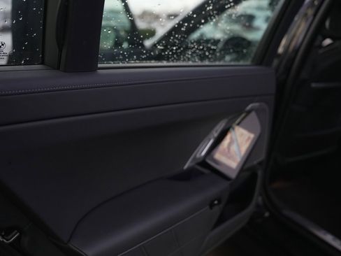 Used 2024 BMW 740i image 18