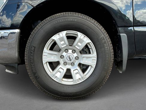 Used 2017 Nissan Titan SV image 8