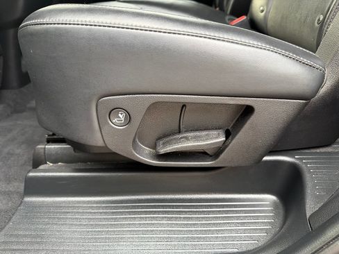 Used 2025 Kia Telluride S FWD image 13