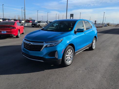 Used 2024 Chevrolet Equinox LT image 3