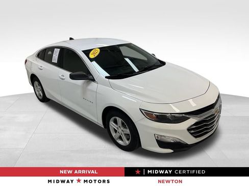 Used 2025 Chevrolet Malibu LS FWD image 1