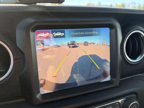 Used 2020 Jeep Gladiator Rubicon image 15