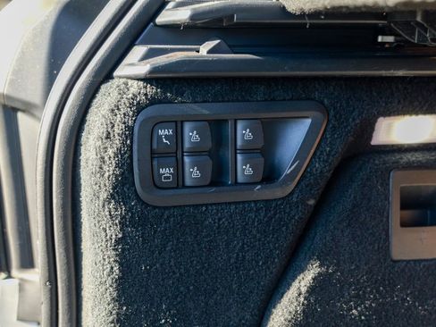 Used 2023 BMW X7 xDrive40i w/ Premium Package image 59