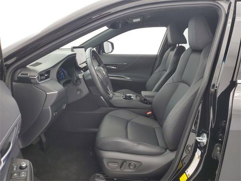 Used 2024 Toyota Venza XLE image 19