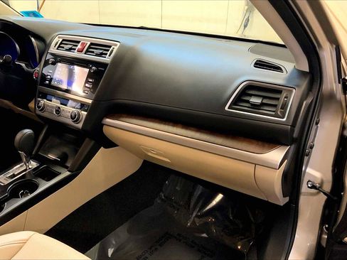 Used 2017 Subaru Outback 2.5i Limited image 18