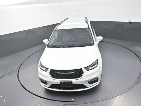 Used 2022 Chrysler Pacifica Touring-L FWD image 12