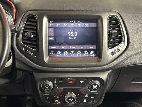 Used 2018 Jeep Compass Trailhawk w/ Leather Interior Group AWD/4WD image 27