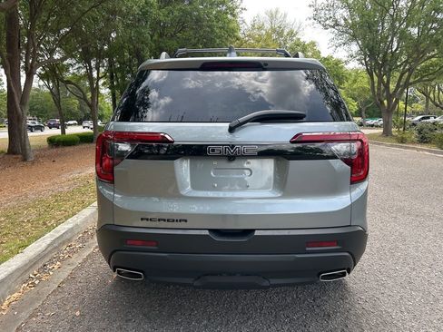 Used 2023 GMC Acadia SLT w/ Elevation Edition image 8