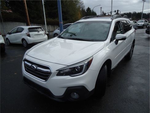 Used 2018 Subaru Outback 2.5i Limited image 1