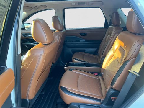 Certified 2023 Nissan Pathfinder Platinum image 11