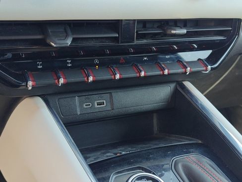 Used 2023 GMC Canyon AT4X image 18