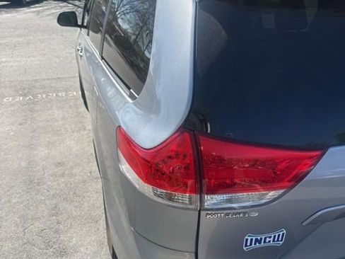 Used 2013 Toyota Sienna XLE image 5