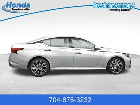 Used 2023 Nissan Altima 2.5 SL FWD image 9