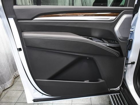 Used 2026 Cadillac Escalade ESV Platinum Sport w/ LPO, ONYX Package AWD/4WD image 12