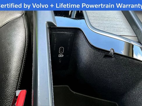 Used 2025 Volvo XC60 B5 Plus image 32