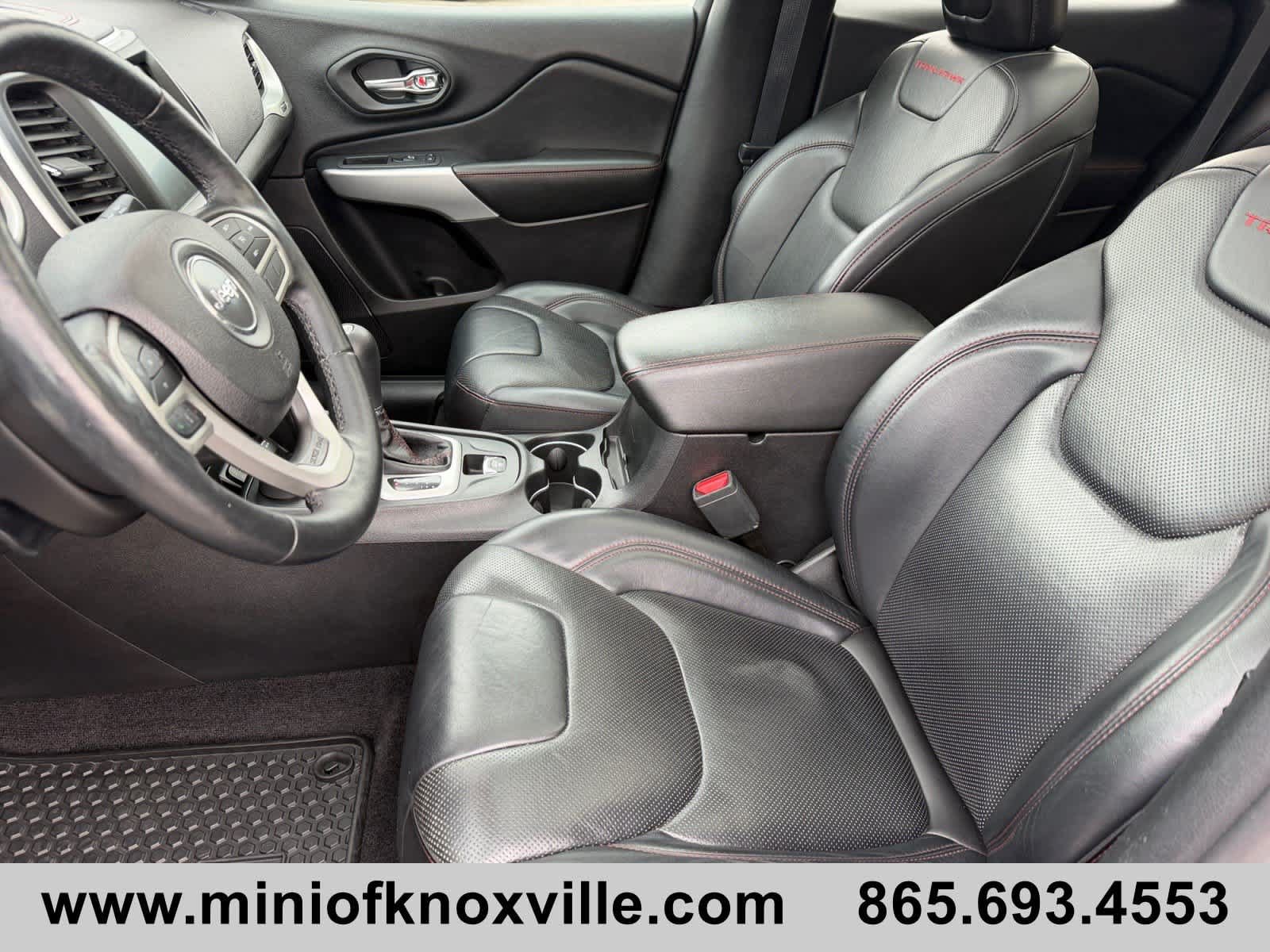 Used 2017 Jeep Cherokee Trailhawk AWD/4WD image 12