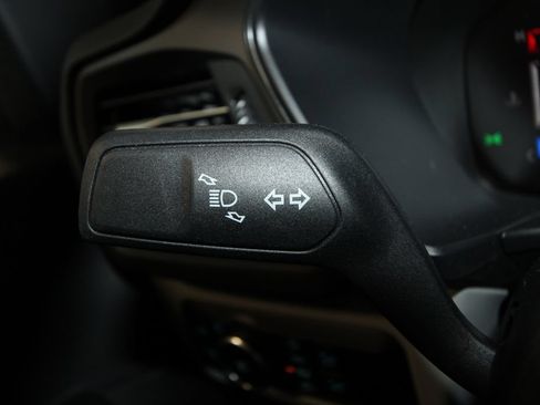 Used 2025 Ford Escape SE w/ Class II Trailer Tow Package FWD image 12
