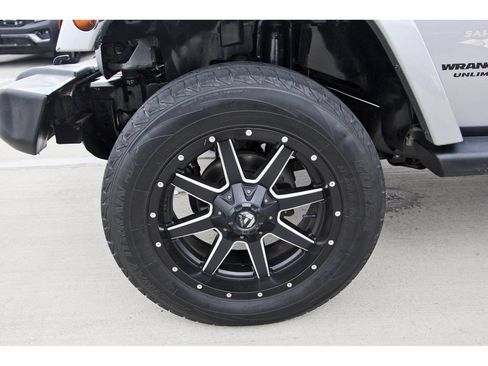Used 2014 Jeep Wrangler Unlimited Sahara w/ Max Tow Package AWD/4WD image 25