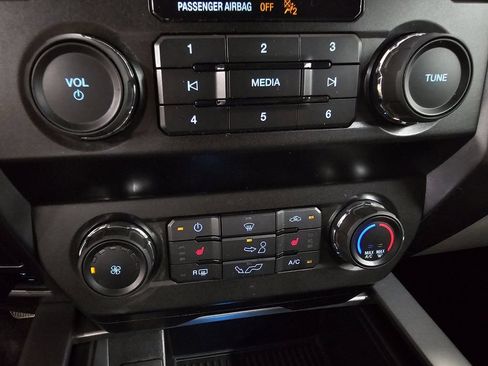 Used 2020 Ford F150 XLT w/ Equipment Group 302A Luxury AWD/4WD image 17