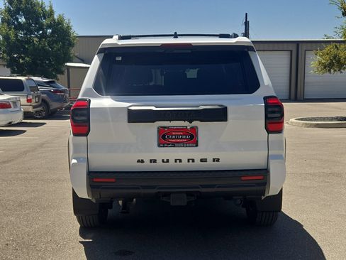 Certified 2025 Toyota 4Runner SR5 AWD/4WD image 4