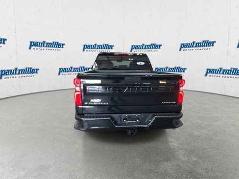 Used 2020 Chevrolet Silverado 1500 Custom w/ Custom Value Package AWD/4WD image 10