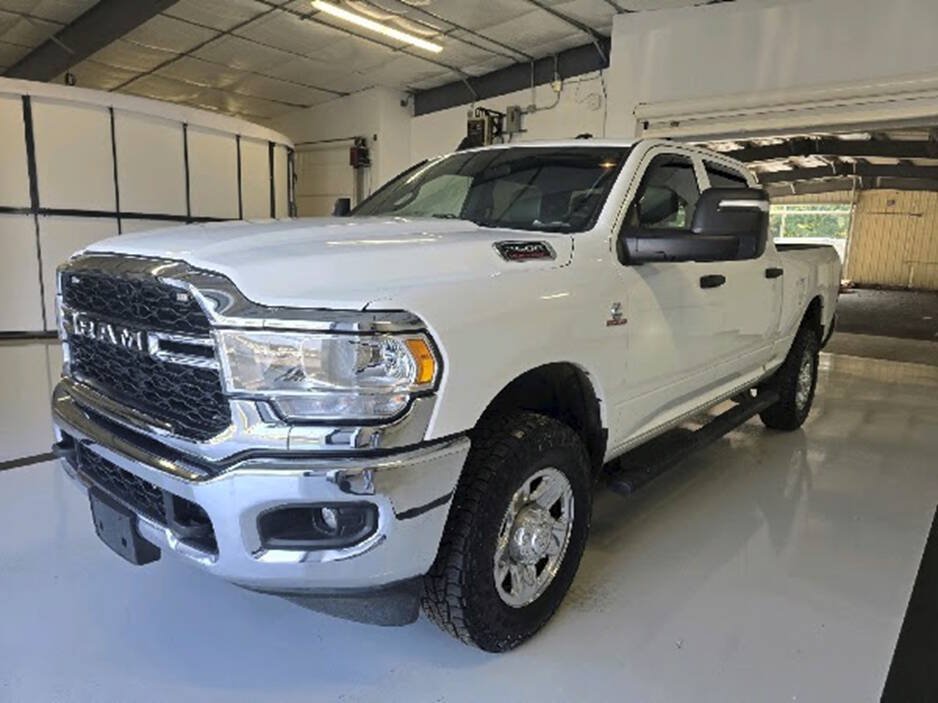 Used 2024 RAM 2500 Tradesman w/ Chrome Appearance Group AWD/4WD image 5