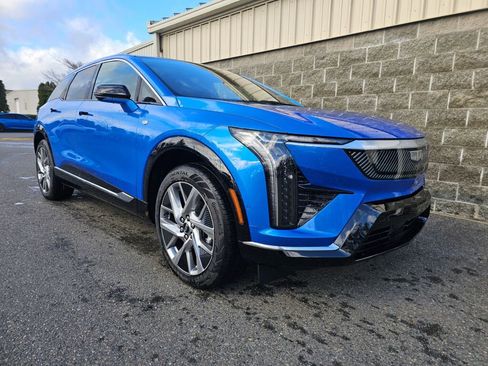 New 2026 Cadillac Optiq Luxury 2 image 14