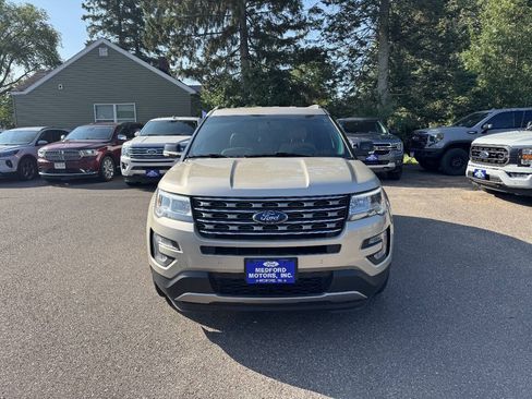Used 2017 Ford Explorer XLT w/ Equipment Group 202A AWD/4WD image 3