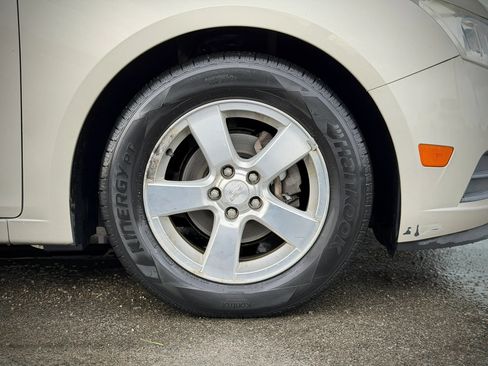 Used 2013 Chevrolet Cruze LT FWD image 18