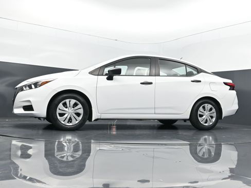 Used 2021 Nissan Versa S image 35