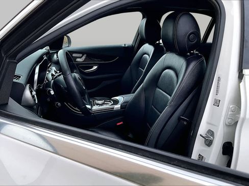 Used 2018 Mercedes-Benz C 300 4MATIC Sedan image 9