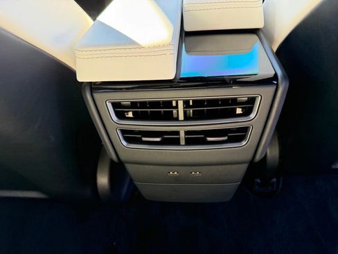 Used 2020 Tesla Model S AWD image 28