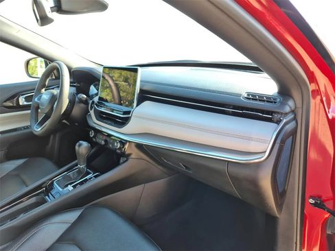 Used 2024 Jeep Compass Limited image 28