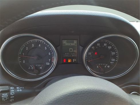 Used 2012 Jeep Grand Cherokee Laredo w/ Laredo E Group image 15