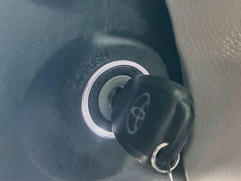 Used 2019 Toyota Highlander LE FWD image 19